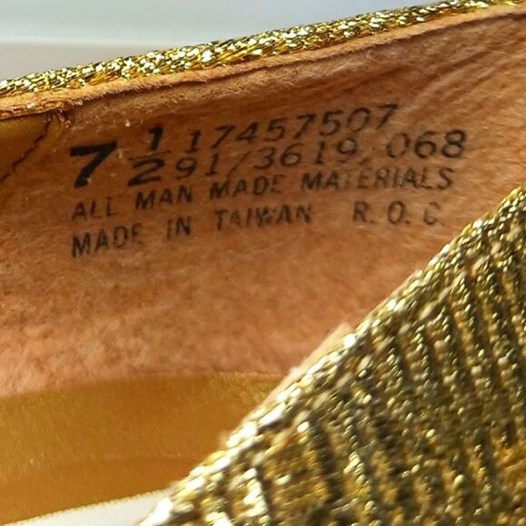 Pierre Dumas Designer Collection 3" Stiletto Point Toe Womans 7.5 Metallic Gold. - Picture 3 of 14